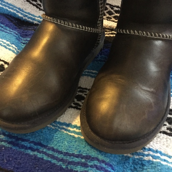 Leather Uggs gently used, black - Picture 3 of 8